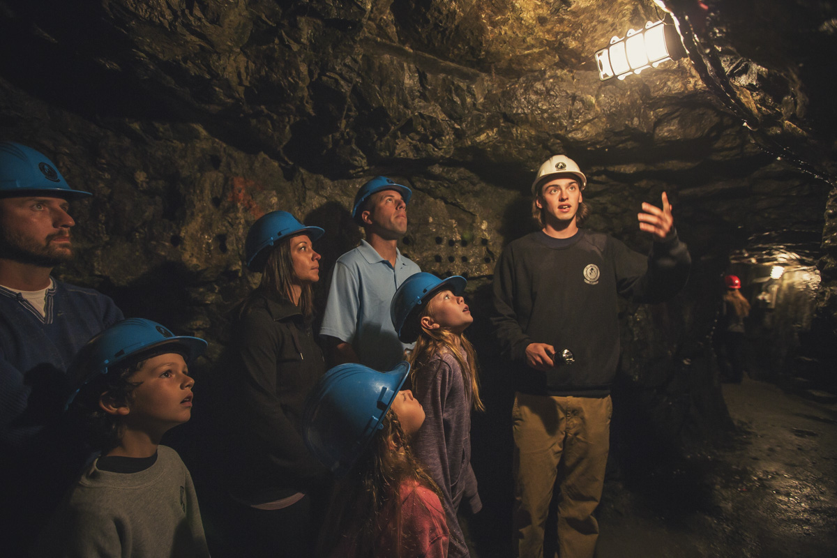 A Mining Tour of Northeastern Ontario: By Rockhounds for Rockhounds